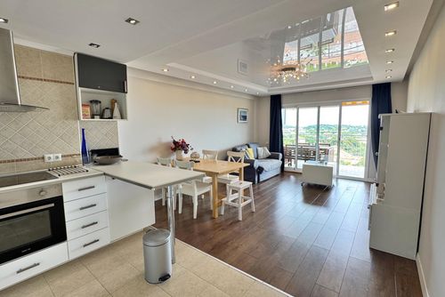 Caleta del Sol Apartamento com piscina comunitária em Saint Feliu de Guíxols, Catalunha, Espanha, para 4 pessoas. O apartamento está situado em uma área costeira e residencial, a apenas 200 m da praia de Sant Pol....
