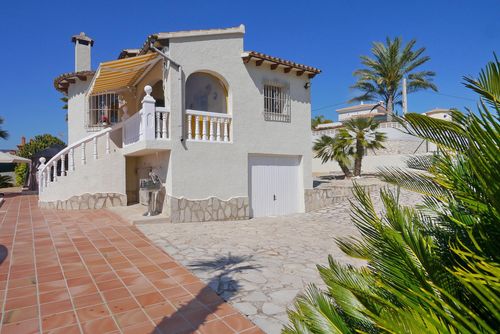 Salinas Amplia y cómoda villa con piscina privada en Calpe, Costa Blanca, España, para 6 personas. La casa está situada en una zona residencial de playa, cerca de restaurantes y bares, tiendas, supermercados y una cancha de tenis, a 1 km de la playa Arenal-Bol, a 10 km de Moraira, Benissa y a 0....