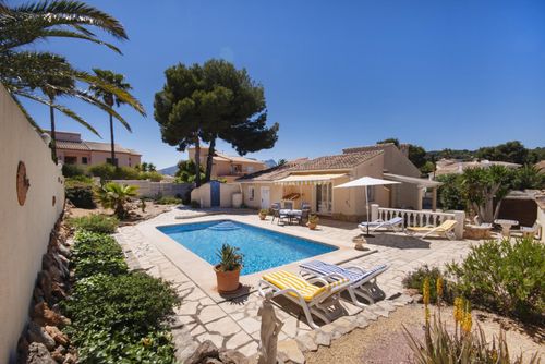 Pinada Geweldige en comfortabele villa met privézwembad in Benissa, Costa Blanca, Spanje voor 4 personen. Het huis is gelegen in een residentieel strandgebied, op 3 km van het La Fustera-strand en 5 km van Calpe....