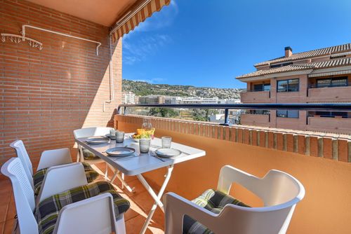 Jardines del Pueblo Mooie en comfortabele appartement met gemeenschappelijk zwembad in Xàbia, Costa Blanca, Spanje voor 4 personen. Het appartement is gelegen in een residentiële strandomgeving, dicht bij restaurants en bars, winkels en supermarkten, 1 km van La Grava, Puerto, Xàbia strand en 1 km van Mediterráneo, Xàbia....