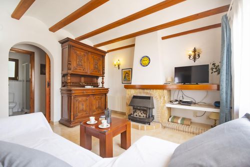 Yvonne Klassisk och romantisk villa med privat pool i Benissa, Costa Blanca, Spanien för 4 personer. Huset är beläget i ett kuperat och bostadsområde nära stranden, 3 km från Cala Baladrar och Cala Punta Estrella (Benissa) och 4 km från Moraira....
