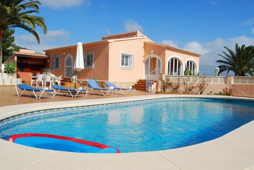 Pepe Comfortabele villa met privézwembad in Benissa, Costa Blanca, Spanje voor 6 personen. Het huis is gelegen in een kust- en woongebied en bevindt zich op 3 km van het Fustera-strand....