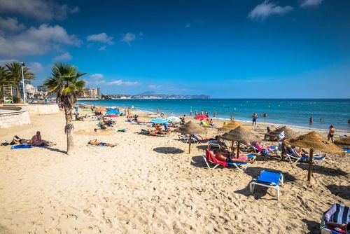 Heno Grande e incantevole villa a Calpe, Costa Blanca, Spagna, con piscina privata per 8 persone. La casa è situata in una zona residenziale costiera e collinare....