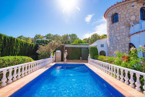 Leones 6 Klassische und romantische Villa mit privatem Pool in Benissa, Costa Blanca, Spanien, für 6 Personen. Das Haus befindet sich in einer Küsten-, hügeligen und Wohngegend, 2 km vom Strand Cala La Llobella und 5 km von Calpe entfernt....