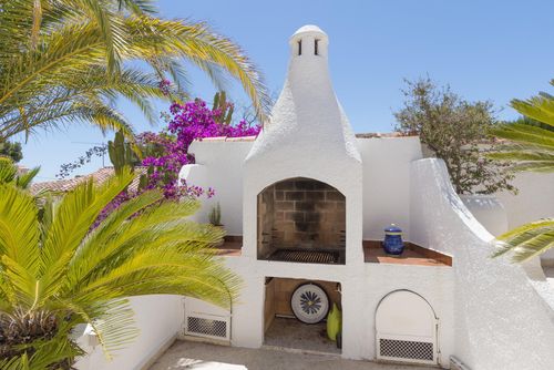 Villa Lo - by Alquileres Villamar Vacker och romantisk villa i Benissa, Costa Blanca, Spanien med privat pool för 6 personer. Villan ligger i ett kustområde som är både kuperat och bostadsområde, 3 km från Cala Advocat-stranden och 5 km från Calpe och Moraira....