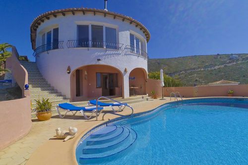 Linda Vista Wundervolle und komfortable Villa in Benitachell, Costa Blanca, Spanien mit privatem Pool für 6 Personen. Das Haus befindet sich in einem hügeligen und Wohnstrandgebiet und ist 10 km von Moraira entfernt....
