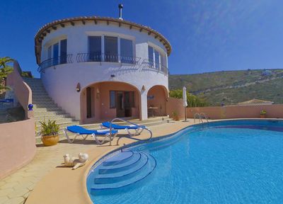 Villa Linda Vista: Benitachell, Costa Blanca, Spain. Solarium, Outdoor furniture and with private pool and terrace