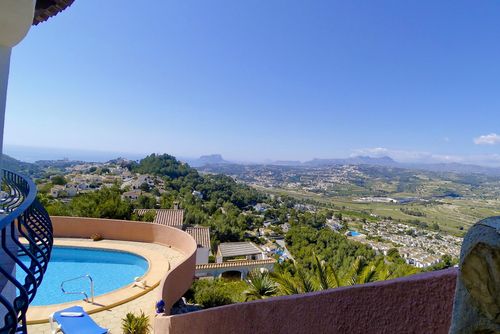 Linda Vista Geweldige en comfortabele villa in Benitachell, Costa Blanca, Spanje met privézwembad voor 6 personen. Het huis is gelegen in een heuvelachtige en residentiële badplaats en ligt op 10 km van Moraira....