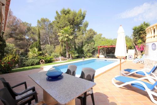 Amaya Prachtige en romantische villa met privézwembad in Jávea, Costa Blanca, Spanje voor 4 personen. Het huis is gelegen in een kust- en woonwijk en 4 km van het strand van El Arenal....