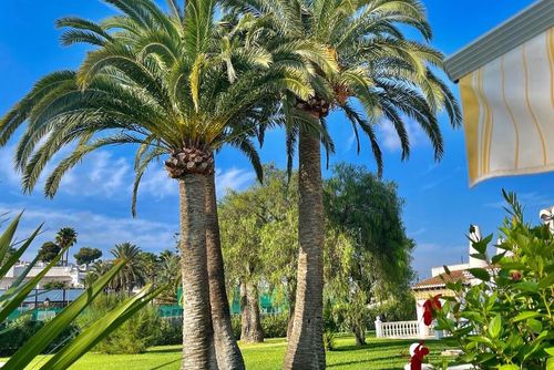 Rita Holiday house with communal pool in Moraira, Costa Blanca, Spain for 4 persons. The house is situated in a holiday complex with bar and restaurant, in a residential area, close to shops and a tennis court, and 3 km from Ampolla beach....