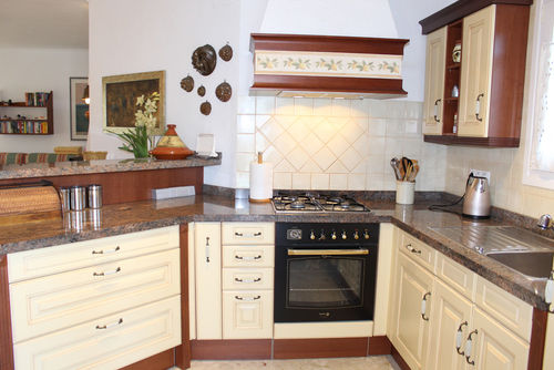 Rita Casa vacanze con piscina comune a Moraira, Costa Blanca, Spagna, per 4 persone. La casa si trova in un complesso turistico con bar e ristorante, in una zona residenziale, vicino a negozi e a un campo da tennis, e a 3 km dalla spiaggia di Ampolla....