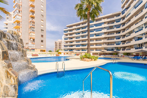 Turquesa Beach 310B Comfortabel appartement in Calpe, Costa Blanca, Spanje met gemeenschappelijk zwembad voor 4 personen. Het appartement is gelegen nabij restaurants en bars, winkels en supermarkten, en ligt op 25 m van het Playa de Levante strand....