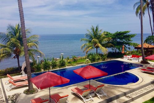 Bondalem Beach Club Family Bungalow Feriehus i Bondalem, Bali, Indonesien med plads til 4 personer...