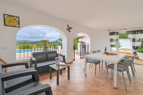 Casa Stella Große und komfortable Villa mit privatem Pool in Jávea, Costa Blanca, Spanien für 8 Personen. Das Haus befindet sich in einer Wohngegend nahe dem Strand....