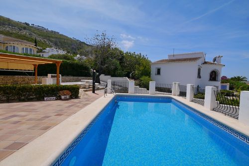 Sophie Villa moderna e allegra con piscina privata a Benitachell, Costa Blanca, Spagna, per 6 persone. La casa è situata in una zona residenziale collinare e costiera....
