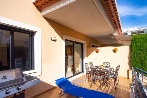 Jardines de Niza 6 pax Wonderful and cheerful apartment in Jávea, Costa Blanca, Spain with communal pool for 6 persons. The apartment is situated in a residential beach area, at 1 km from El Arenal, Jávea beach and at 1 km from the Mediterranean, Jávea....