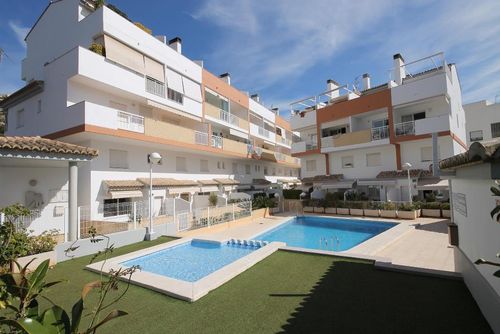 Charly Hermoso y cómodo apartamento en Jávea, Costa Blanca, España para 4 personas. El apartamento está situado en una zona urbana de playa, cerca de restaurantes y bares, tiendas y supermercados, y a 200 metros de la playa de La Grava....