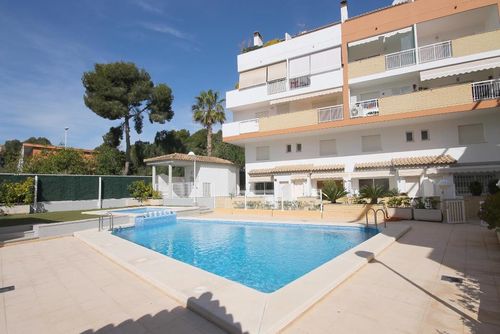 Charly Prachtig en comfortabel appartement in Jávea, Costa Blanca, Spanje voor 4 personen. Het appartement is gelegen in een stedelijk strandgebied, dicht bij restaurants en cafés, winkels en supermarkten, en op 200 meter van het strand La Grava....