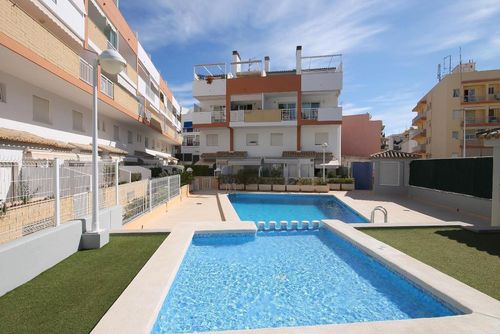 Charly Prachtig en comfortabel appartement in Jávea, Costa Blanca, Spanje voor 4 personen. Het appartement is gelegen in een stedelijk strandgebied, dicht bij restaurants en cafés, winkels en supermarkten, en op 200 meter van het strand La Grava....