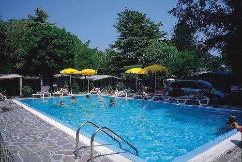 Camping Garden Tourist Ferienwohnung  mit privatem Pool in Manerba Del Garda -Bs-, Lago di Garda, Italien für 4 Personen...