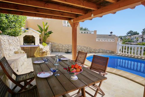 Castillo Mooie en romantische villa met privézwembad in Benissa, Costa Blanca, Spanje voor 4 personen. Het huis is gelegen in een residentieel strandgebied, 2 km van het Cala Advocat-strand en 5 km van Moraira....