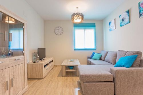 Atico Milan Modern en aangenaam appartement met gemeenschappelijk zwembad in Javea, Costa Blanca, Spanje voor 4 personen. Het appartement is gelegen in een kust- en stedelijk gebied, dicht bij supermarkten en op 1 km van Muntanyar strand....