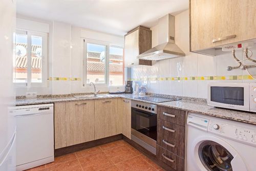 Atico Milan Moderno y agradable apartamento con piscina comunitaria en Jávea, Costa Blanca, España, para 4 personas. El apartamento se encuentra en una zona costera y urbana, cerca de supermercados y a 1 km de la playa de Muntanyar....