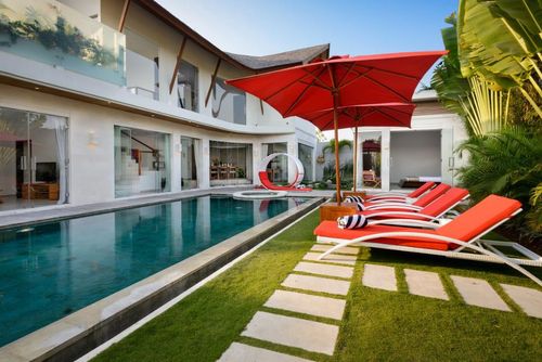 Miro Schöne und luxuriöse Villa mit privatem Pool in Seminyak, Bali, Indonesien für 6 Personen. Die Villa befindet sich in einem Wohngebiet am Strand, in der Nähe von Restaurants und Bars, Geschäften und Supermärkten, und 1 km vom Kudeta-Strand entfernt....