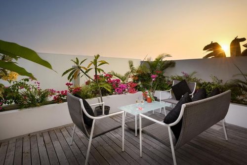 Miro Mooie en luxe villa met privézwembad in Seminyak, Bali, Indonesië voor 6 personen. De villa is gelegen in een woonwijk dicht bij restaurants en bars, winkels en supermarkten, en op 1 km van Kudeta Strand....