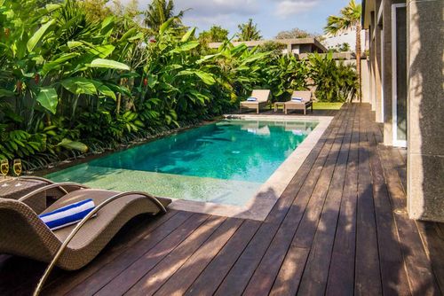 Villa Aramanis Damai 2BR Moderne und luxuriöse Villa in Seminyak, Bali, Indonesien mit privatem Pool für 4 Personen. Die Villa befindet sich in einem Wohngebiet in Strandnähe, nahe Restaurants und Bars, Geschäften und Supermärkten, und 1 km vom Double Six Strand entfernt....