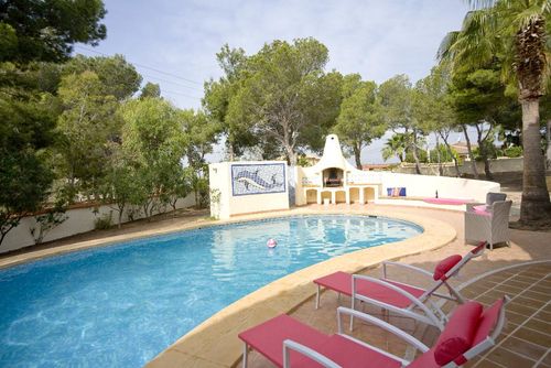La Guatla Lovely and nice villa with private pool in Altea, Costa Blanca, Spain for 8 persons. The house is situated in a hilly and urban area and is 3 km from La Olla beach....