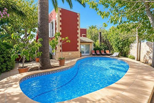Don Pedro Klassieke en comfortabele villa met privézwembad in Denia, Costa Blanca, Spanje voor 6 personen. Het huis is gelegen in een residentiële strandwijk, dichtbij restaurants en bars, winkels en supermarkten, op 100 meter van het strand Las Marinas, Denia en op 0,1 km van Mediterraneo, Denia....