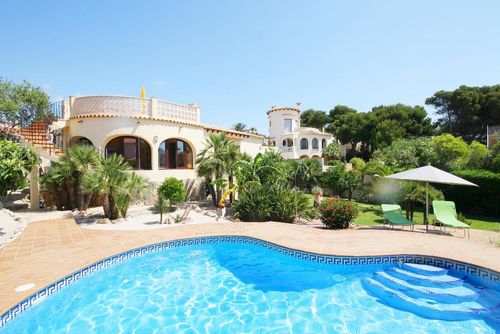 Calypso Magnifique et accueillante villa avec piscine privée à Jávea, Costa Blanca, Espagne, pour 6 personnes. La maison est située dans une zone côtière et résidentielle....