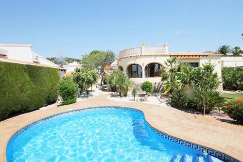 Calypso Bellissima e allegra villa con piscina privata a Xàbia, Costa Blanca, Spagna, per 6 persone. La casa è situata in una zona costiera e residenziale....