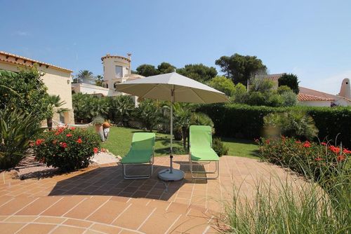 Calypso Prachtige en vrolijke villa met privézwembad in Xàbia, Costa Blanca, Spanje voor 6 personen. Het huis is gelegen in een kust- en woonwijk....