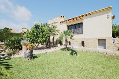 Calypso Prachtige en gezellige villa met privézwembad in Jávea, Costa Blanca, Spanje voor 6 personen. Het huis is gelegen in een kust- en woonwijk....
