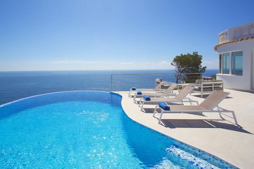 Sueno Azul Moderne und luxuriöse Villa mit privatem Pool in Xàbia, Costa Blanca, Spanien für 8 Personen. Das Haus befindet sich in einem Wohnstrandgebiet....