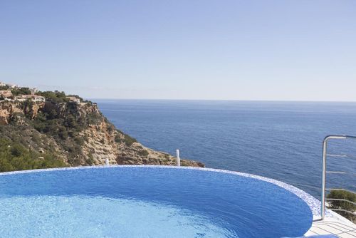 Sueno Azul 4 pax Moderne en luxueuze villa met privézwembad in Jávea, Costa Blanca, Spanje voor 4 personen. Het huis is gelegen in een woonwijk nabij het strand....