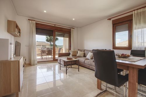 Arenal  Cannes Amplio y cómodo apartamento con piscina comunitaria en Javea, Costa Blanca, España, para 4 personas. El apartamento se encuentra en una zona residencial de playa, cerca de restaurantes y bares, tiendas, supermercados y una cancha de tenis, y está a 200 m de la playa de El Arenal....