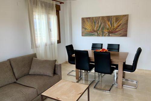 Arenal  Cannes Amplio y cómodo apartamento en Javea, Costa Blanca, España, con piscina comunitaria para 4 personas. El apartamento se encuentra en una zona residencial de playa, cerca de restaurantes y bares, tiendas, supermercados y una pista de tenis, y a 200 m de la playa de El Arenal....