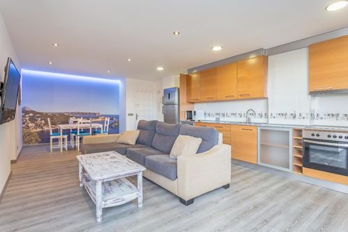Apartamento Urbatenis Modernes und liebevolles Apartment in Javea, Costa Blanca, Spanien für 6 Personen. Das Apartment befindet sich in einem Wohngebiet in Strandnähe, in der Nähe von Restaurants und Bars, Geschäften, Supermärkten und einem Tennisplatz, und ist 500 m vom Strand El Arenal entfernt....