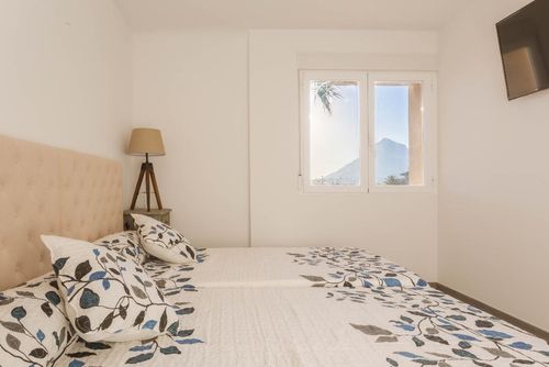 Apartamento Urbatenis Modernes und liebevolles Apartment in Javea, Costa Blanca, Spanien für 6 Personen. Das Apartment befindet sich in einem Wohngebiet in Strandnähe, in der Nähe von Restaurants und Bars, Geschäften, Supermärkten und einem Tennisplatz, und ist 500 m vom Strand El Arenal entfernt....
