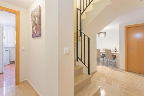 Atico Milan LT Apartamento moderno y agradable en Javea, Costa Blanca, España, con piscina comunitaria para 4 personas. El apartamento está situado en una zona costera y urbana, cerca de supermercados y a 1 km de la playa de Muntanyar....