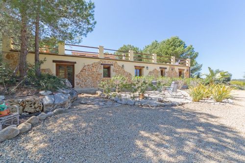 Pura Vida Schönes und klassisches Landhaus mit privatem Pool in Javea, Costa Blanca, Spanien für 8 Personen. Das Haus befindet sich in einer hügeligen, ländlichen und bewaldeten Gegend....