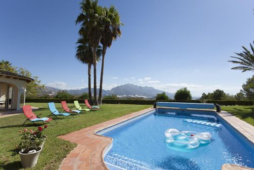 Casa Ponoig Charmante et confortable villa à Polop, Costa Blanca, Espagne, avec piscine chauffée pour 6 personnes. La maison est située dans une région vallonnée, rurale et boisée....