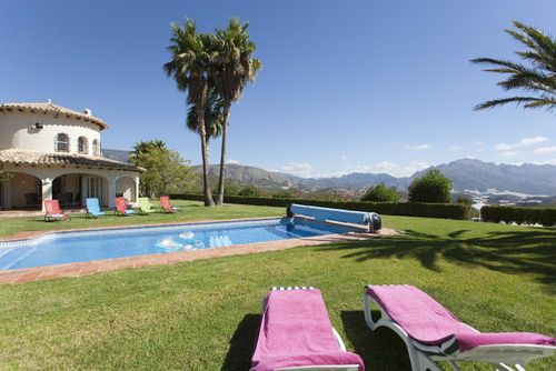 Casa Ponoig Affascinante e confortevole villa con piscina riscaldata a Polop, Costa Blanca, Spagna, per 6 persone. La casa è situata in una zona collinare, rurale e boschiva....