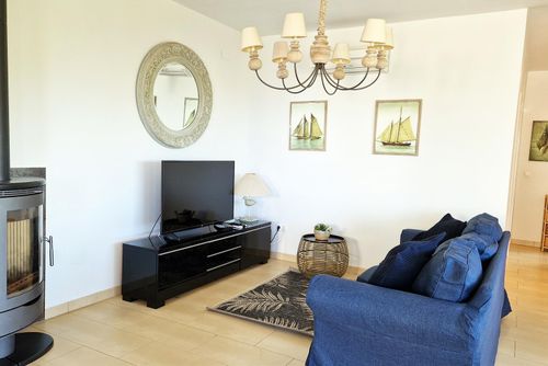 Doble Diez Maravillosa y lujosa villa en Denia, Costa Blanca, España, con piscina privada para 6 personas. La casa está situada en una zona de playa residencial y montañosa, a 3 km de la playa de Las Rotas....