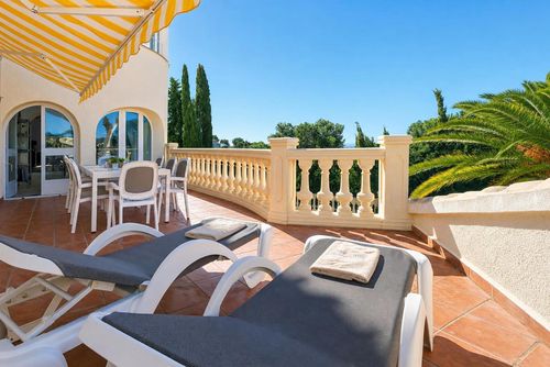 Villa Hermosa 6 pax: Javea, Costa Blanca, Spain. Sunbeds and Outdoor dining area