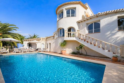 Villa Hermosa 8 pax Villa classique et confortable à Jávea, Costa Blanca, Espagne, avec piscine privée pour 8 personnes. La maison est située dans un quartier résidentiel proche de la plage....
