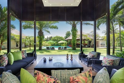 Bendega Nui 4BR Amplia y lujosa villa con piscina privada en Canggu, Bali, Indonesia, para 8 personas. La villa se encuentra en una zona rural cercana a la playa y está a 1 km de la playa de Batu Bolong....
